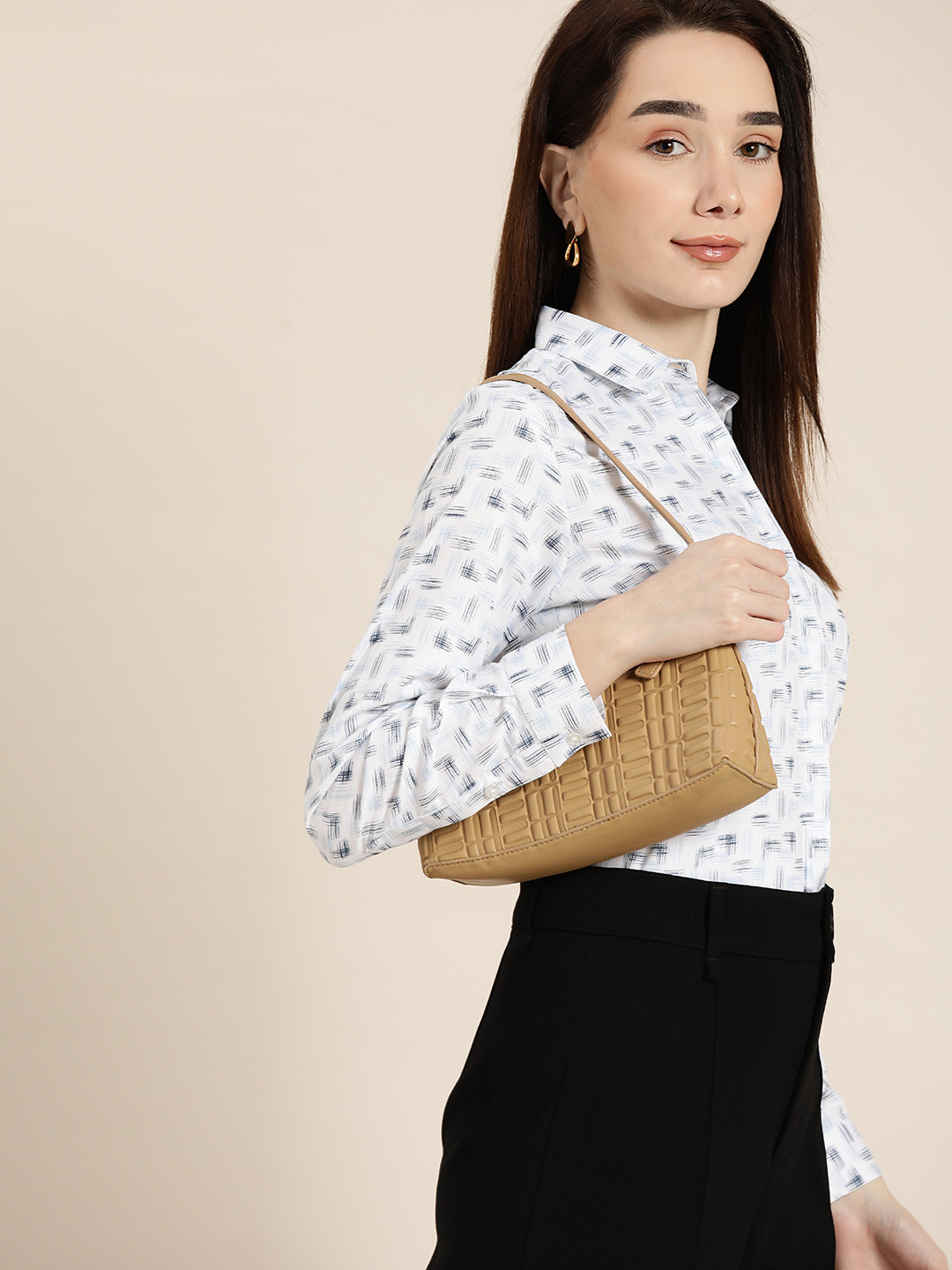 

Hancock Women White Standard Slim Fit Printed Cotton Satin Formal Shirt