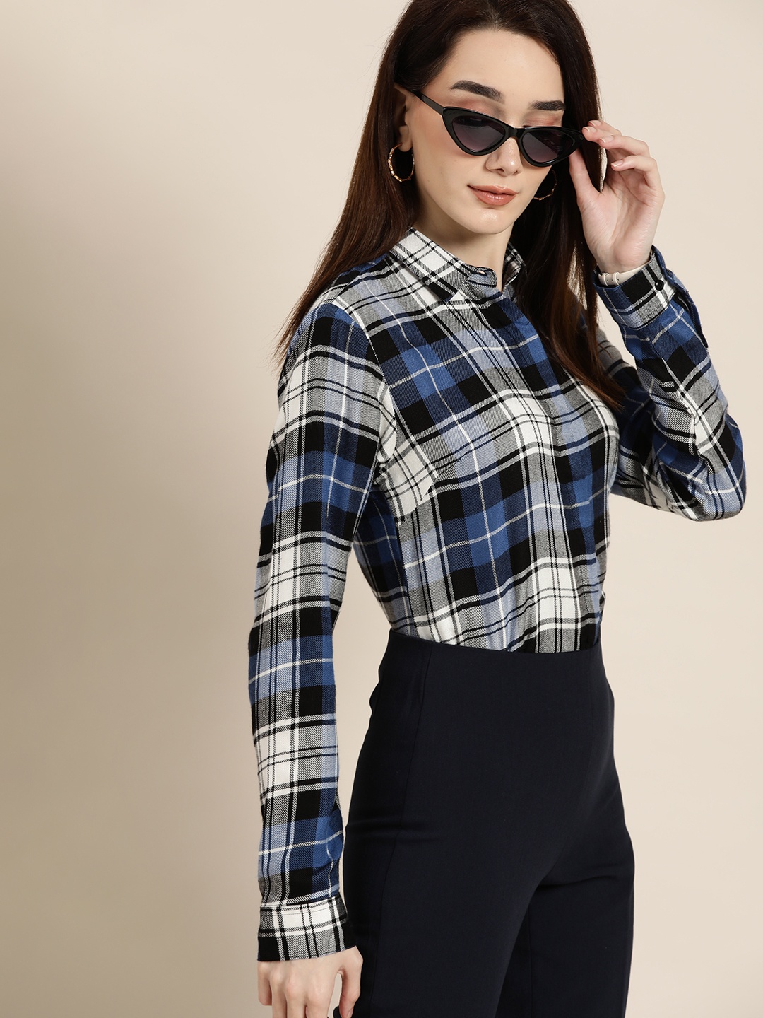 

Hancock Women White Standard Slim Fit Tartan Checks Checked Formal Shirt