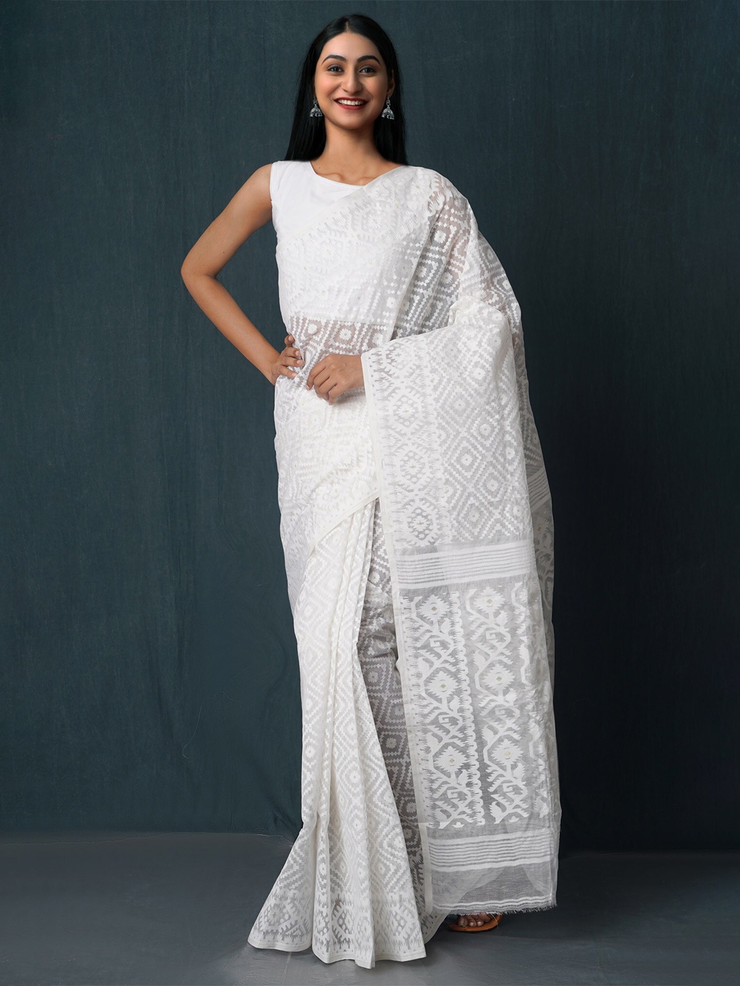 

Unnati Silks Women White Woven Design Zari Pure Cotton Jamdani Saree