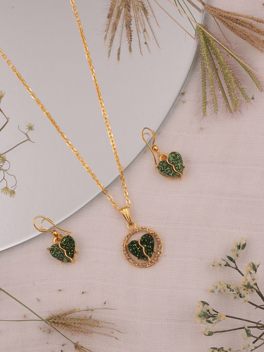 

Brado Jewellery Gold-Plated Green American Diamond Studded Heart Shaped Pendant Jewellery Set