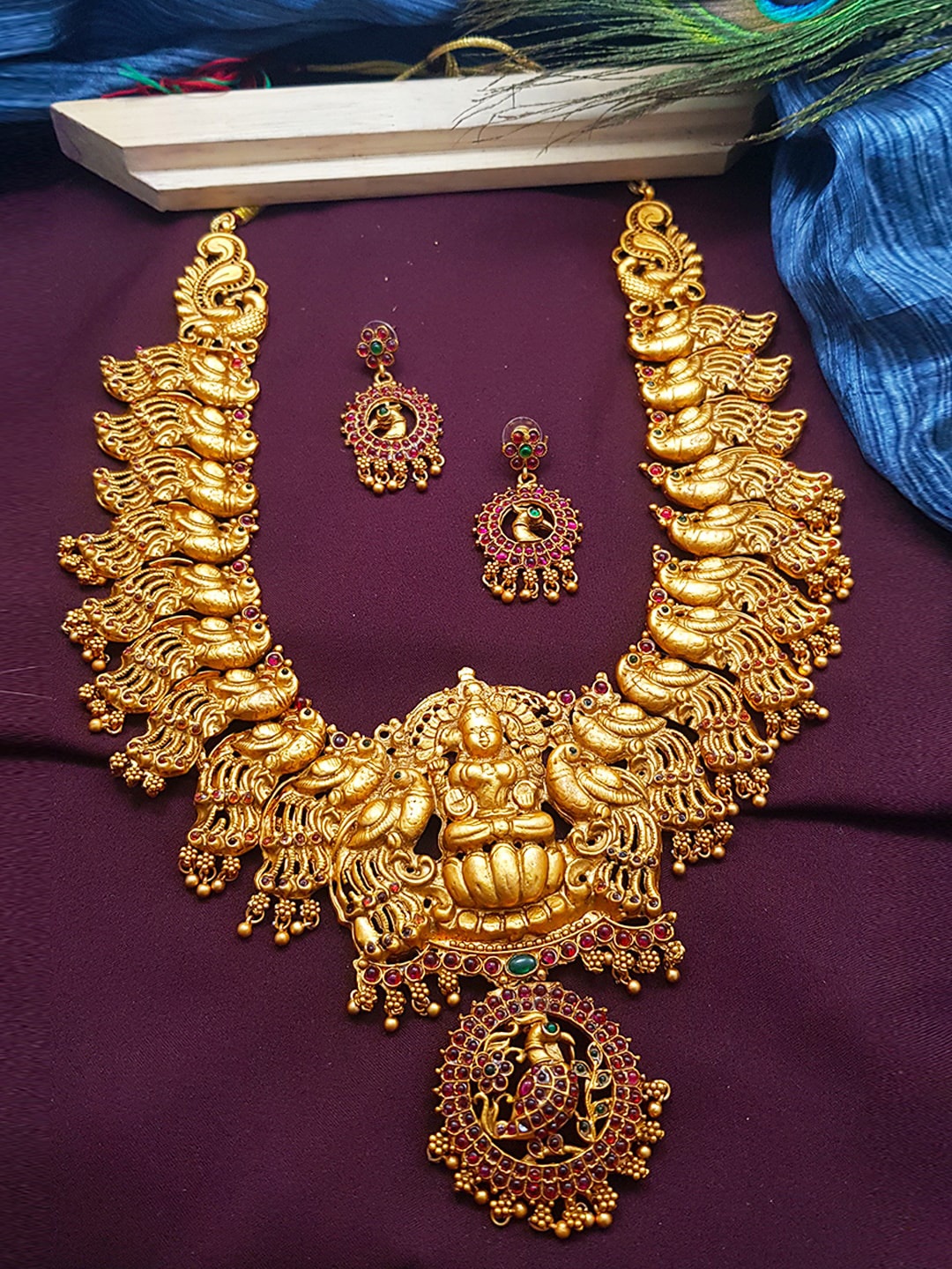 

GRIIHAM Women Gold-Plated AD Stone-Studded & Beaded Jewellery Set