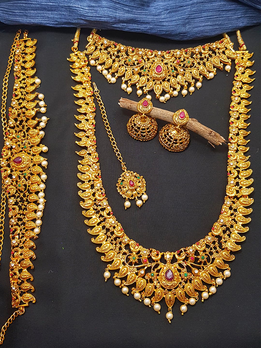 

GRIIHAM Gold-Plated Pink & White Stone-Studded & Beaded Jewellery Set