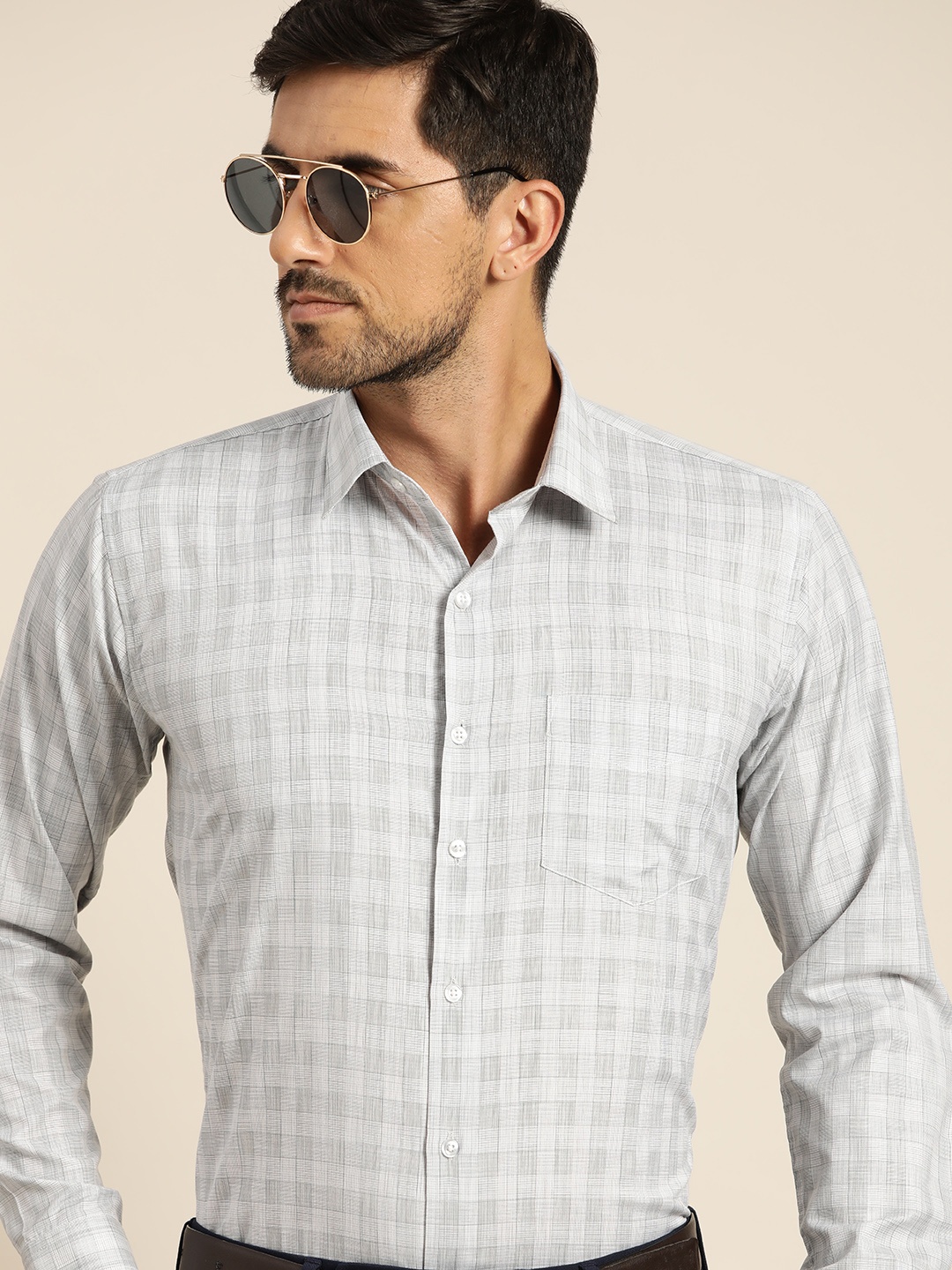 

Hancock Men Grey & Off-White Slim Fit Checked Formal Shirt