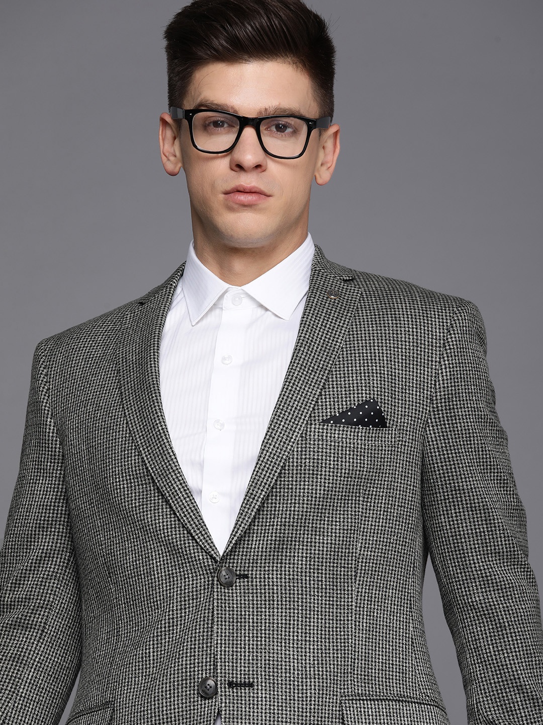 

Theme Men White & Black Self Design Slim Fit Formal Blazer
