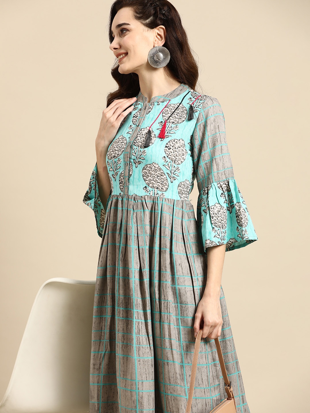 

Sangria Women Turquoise Blue & Grey Floral Printed Bell Sleeves Anarkali Kurta