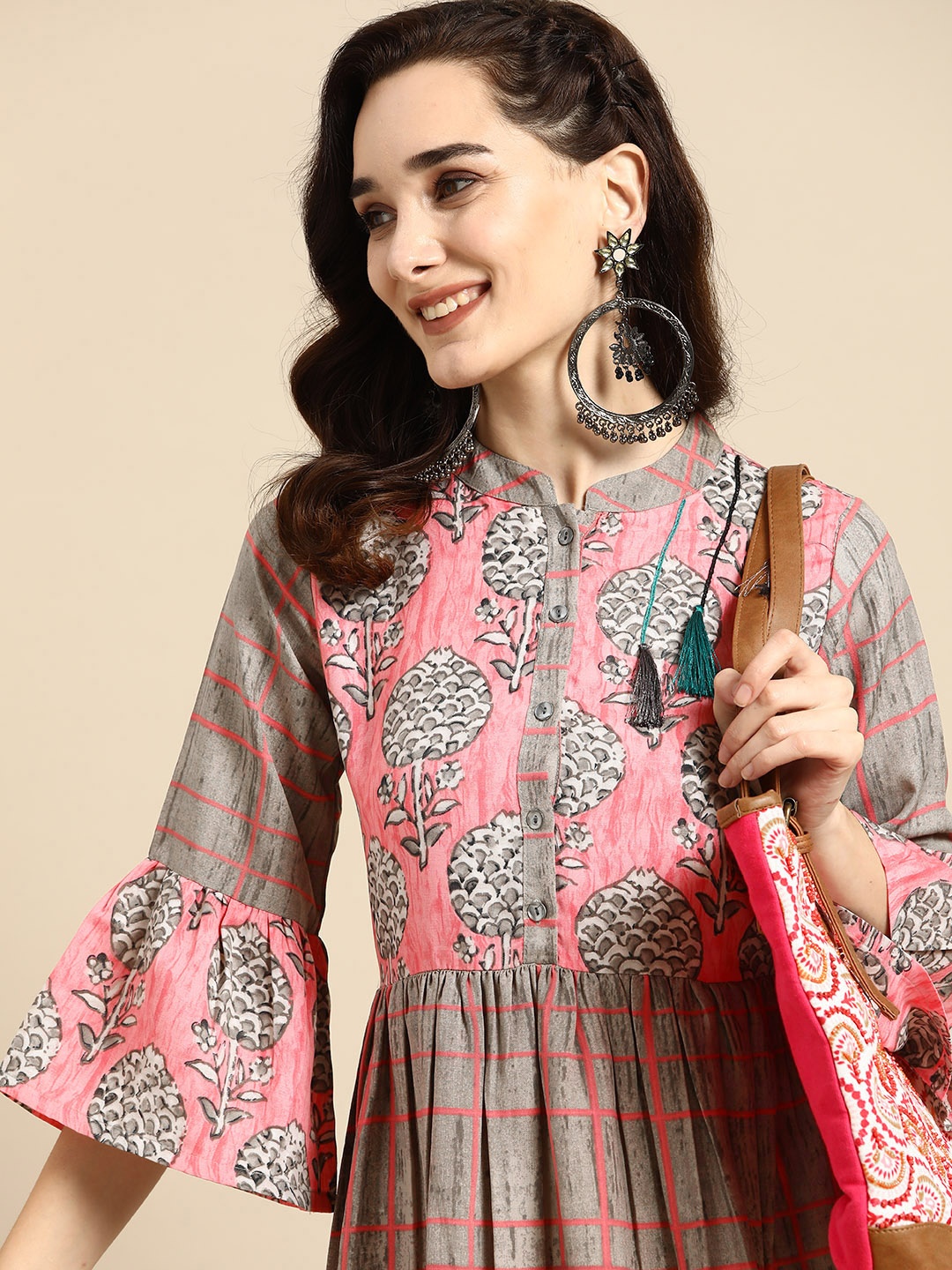 

Sangria Women Pink & Beige Floral Printed Bell Sleeves Anarkali Kurta
