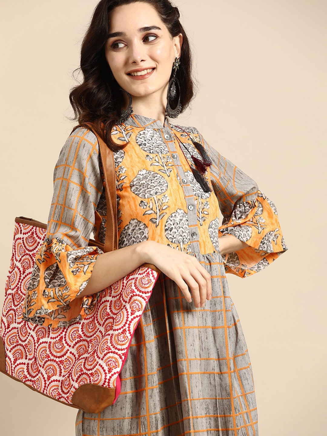 

Sangria Women Grey & Orange Floral Printed Bell Sleeves Floral Anarkali Kurta