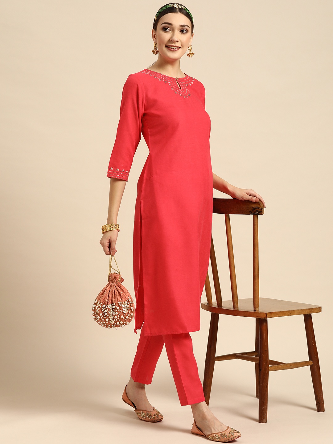 

Sangria Women Fuchsia Thread Work Kurta with Trousers