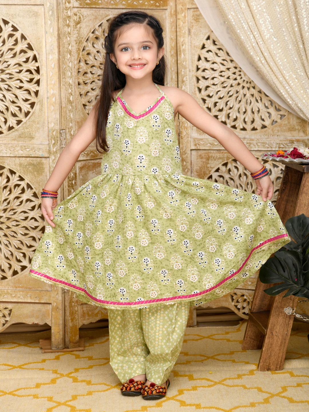 

SAKA DESIGNS Girls Green Bandhani Printed Empire Kurti with Salwar