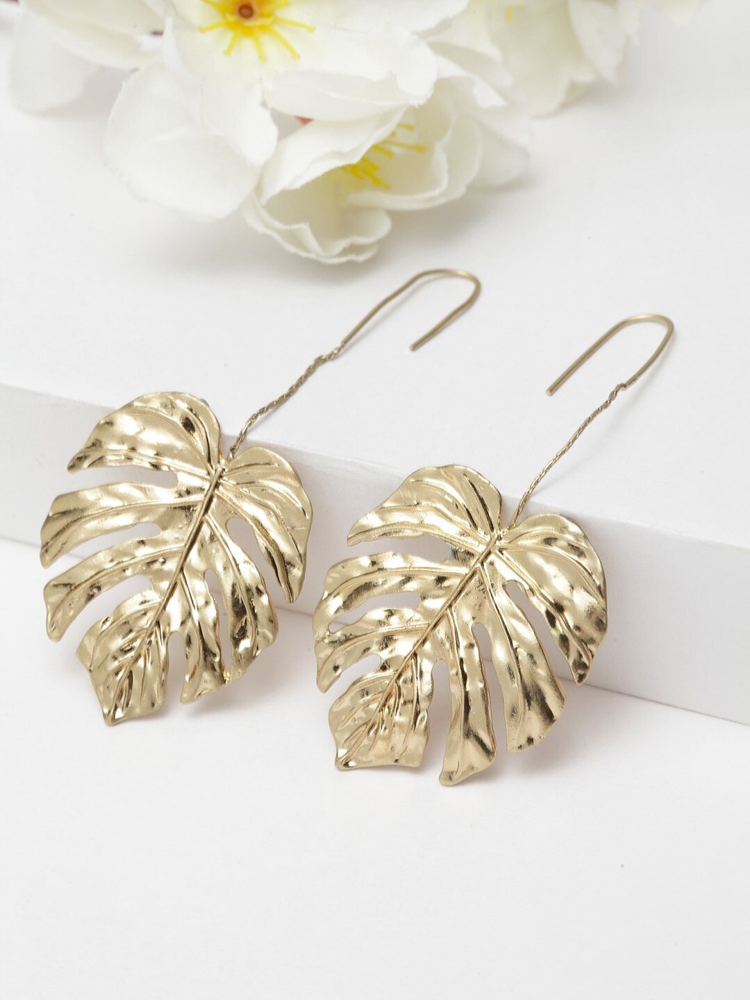 

AVANT-GARDE PARIS Women Gold-Toned Leaf Shaped Drop Earrings