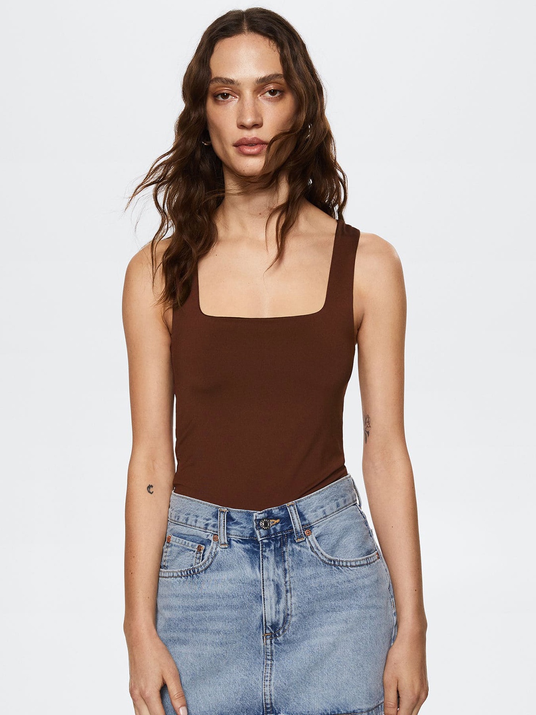 

MANGO Brown Solid Square Neck Fitted Top