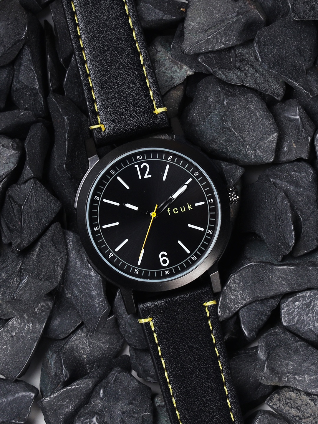 

FCUK Men Black Dial & Black Leather Straps Analogue Watch