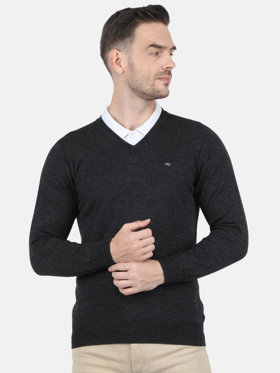 

Monte Carlo Mens Pure Wool Grey Solid V Neck Pullover