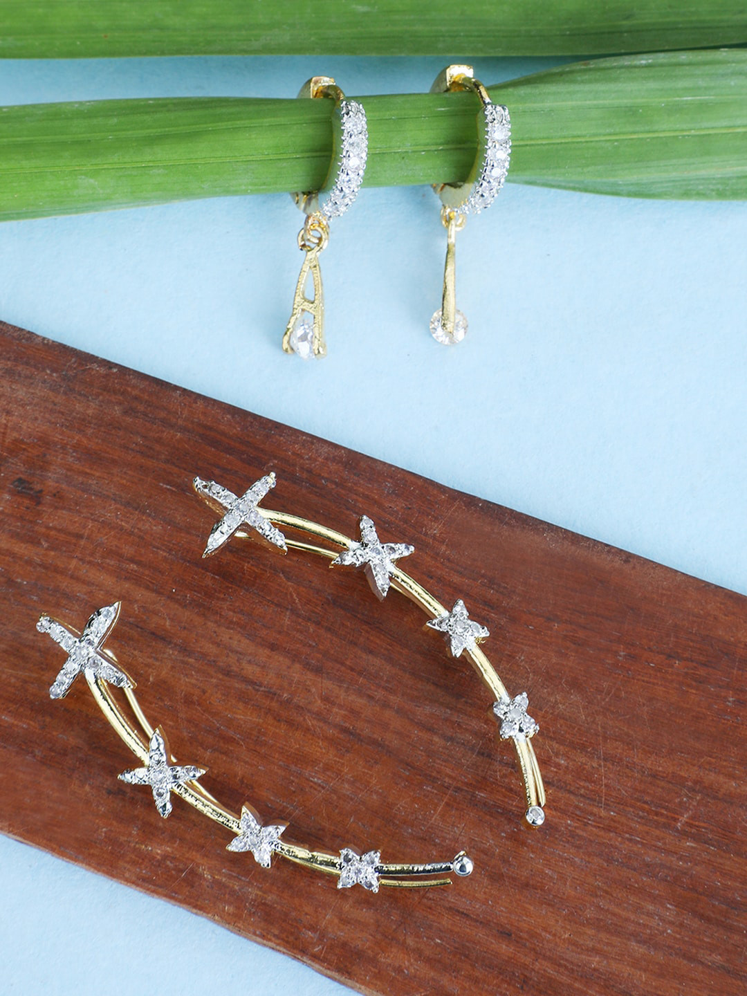 

Bhana Fashion Gold-Toned & White Set of 2 Contemporary Drop Earrings