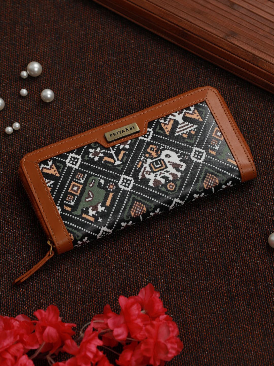 

Priyaasi Women Brown & White Floral Printed PU Zip Around Wallet