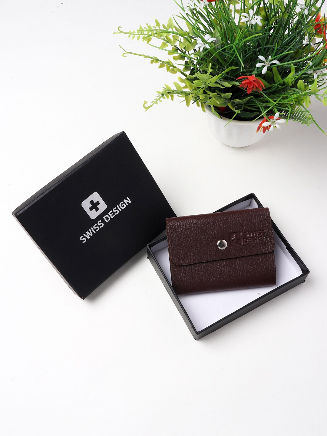 

Swiss Design Unisex Brown & Silver-Toned Textured Card Holder