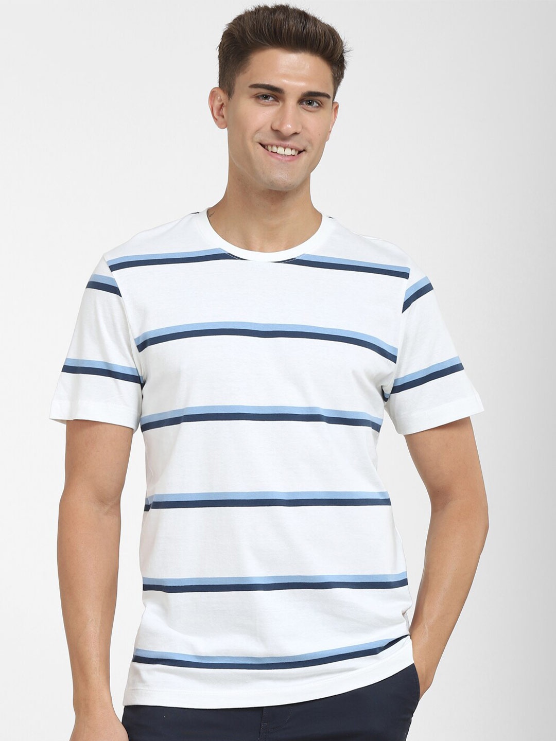 

SELECTED Men Blue & White Regular Fit Striped Organic Cotton T-shirt