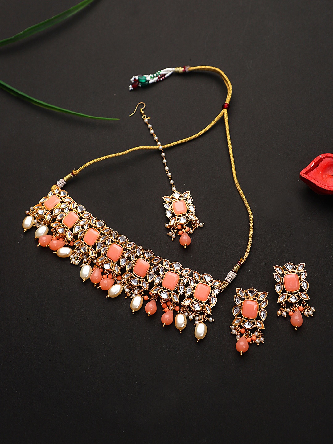 STEORRA JEWELS Gold-Plated Peach Kundan Studded Choker Jewellery Set