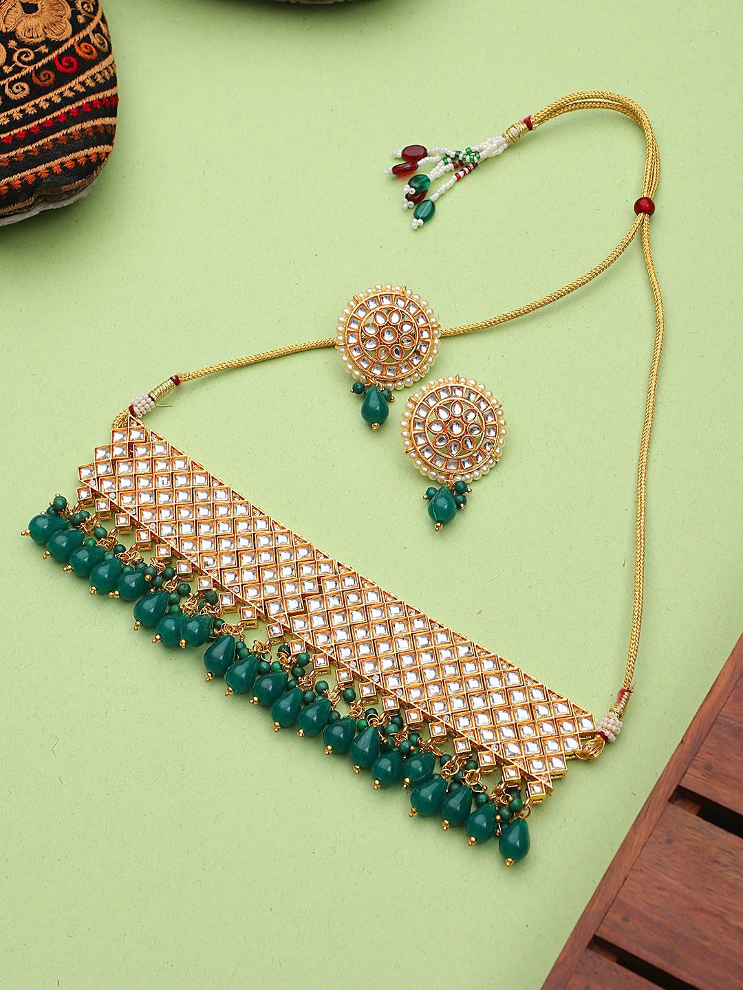 

STEORRA JEWELS Gold-Plated White & Green Kundan-Studded & Beaded Jewellery Set