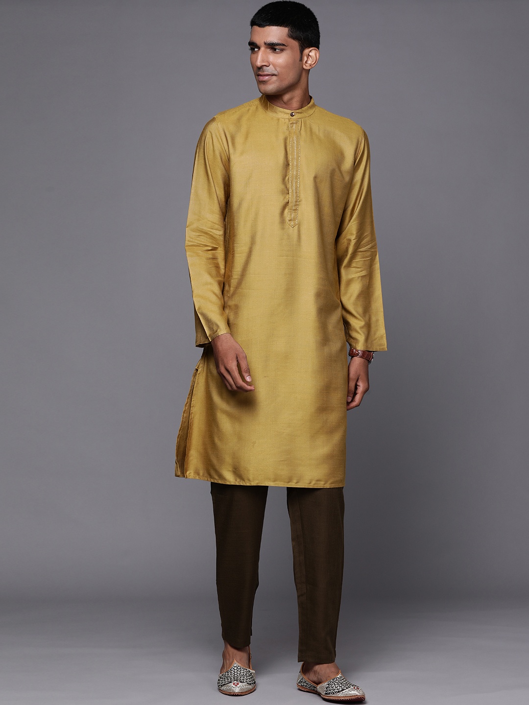 

Fabindia Men Khaki Solid Kurta