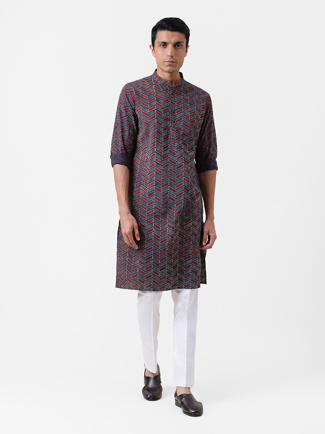 

Fabindia Men Navy Blue & Red Geometric Printed Kurta