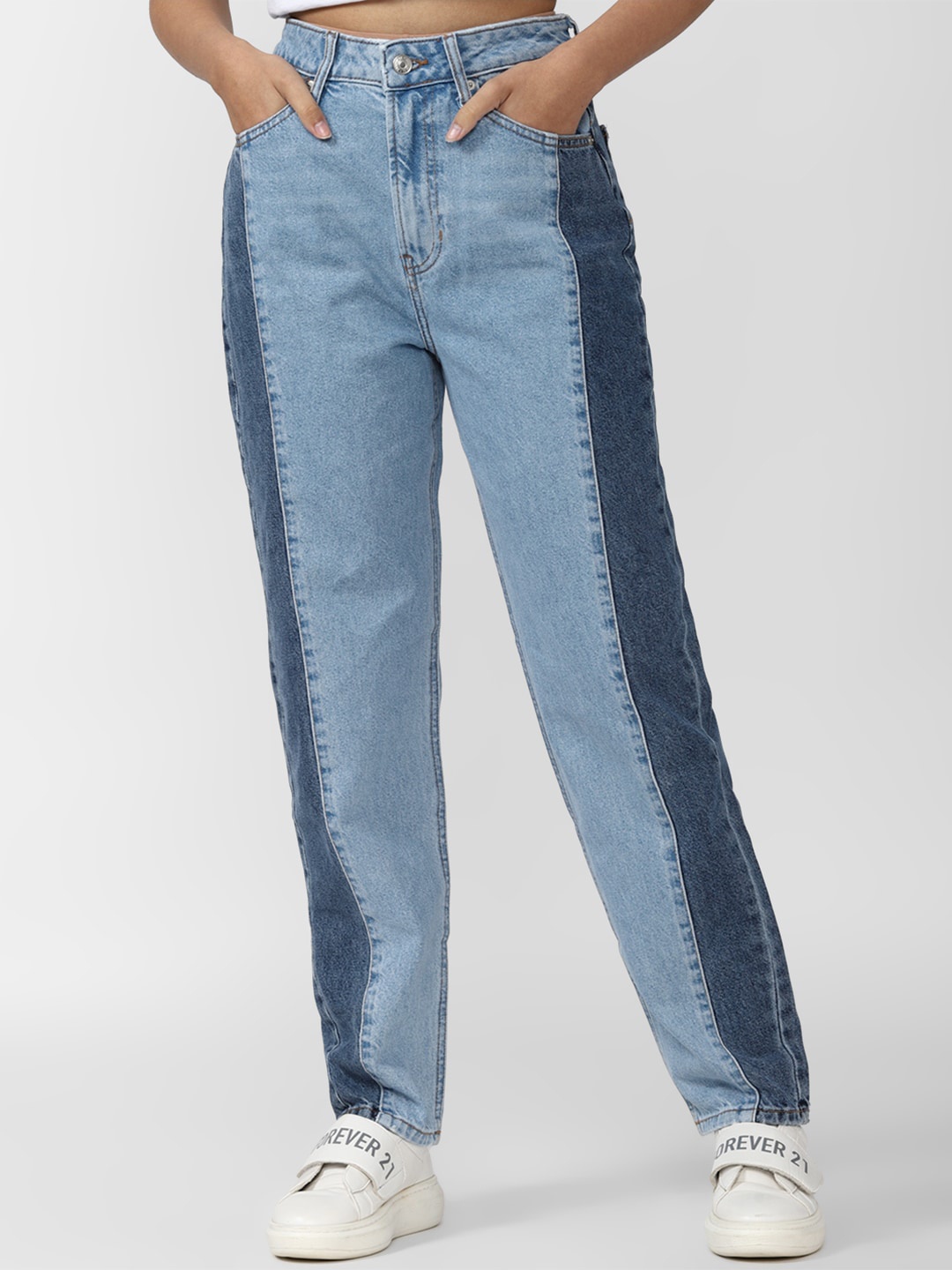 

FOREVER 21 Women Mid-Rise Mom Fit Regular Length Jeans, Blue