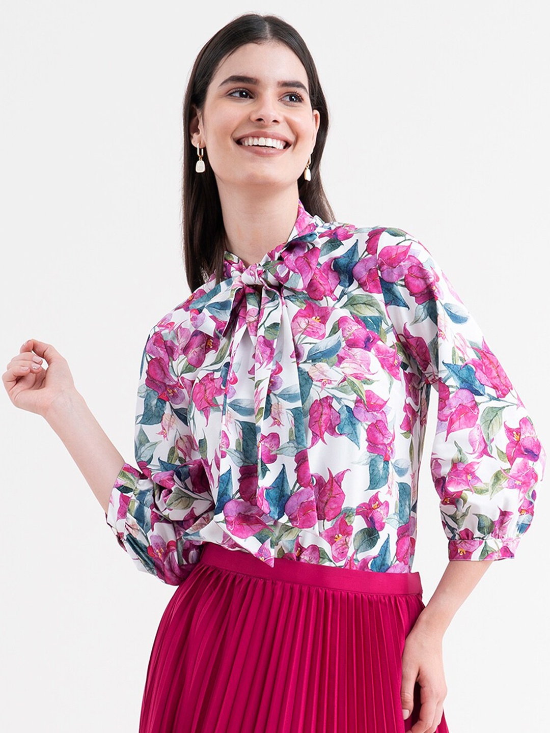 

FableStreet White Floral Print Tie-Up Neck Top