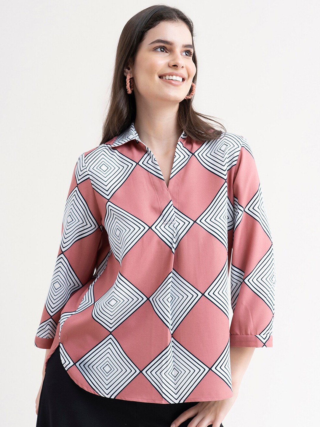

FableStreet Women Pink & White Geometric Printed Shirt Style Top
