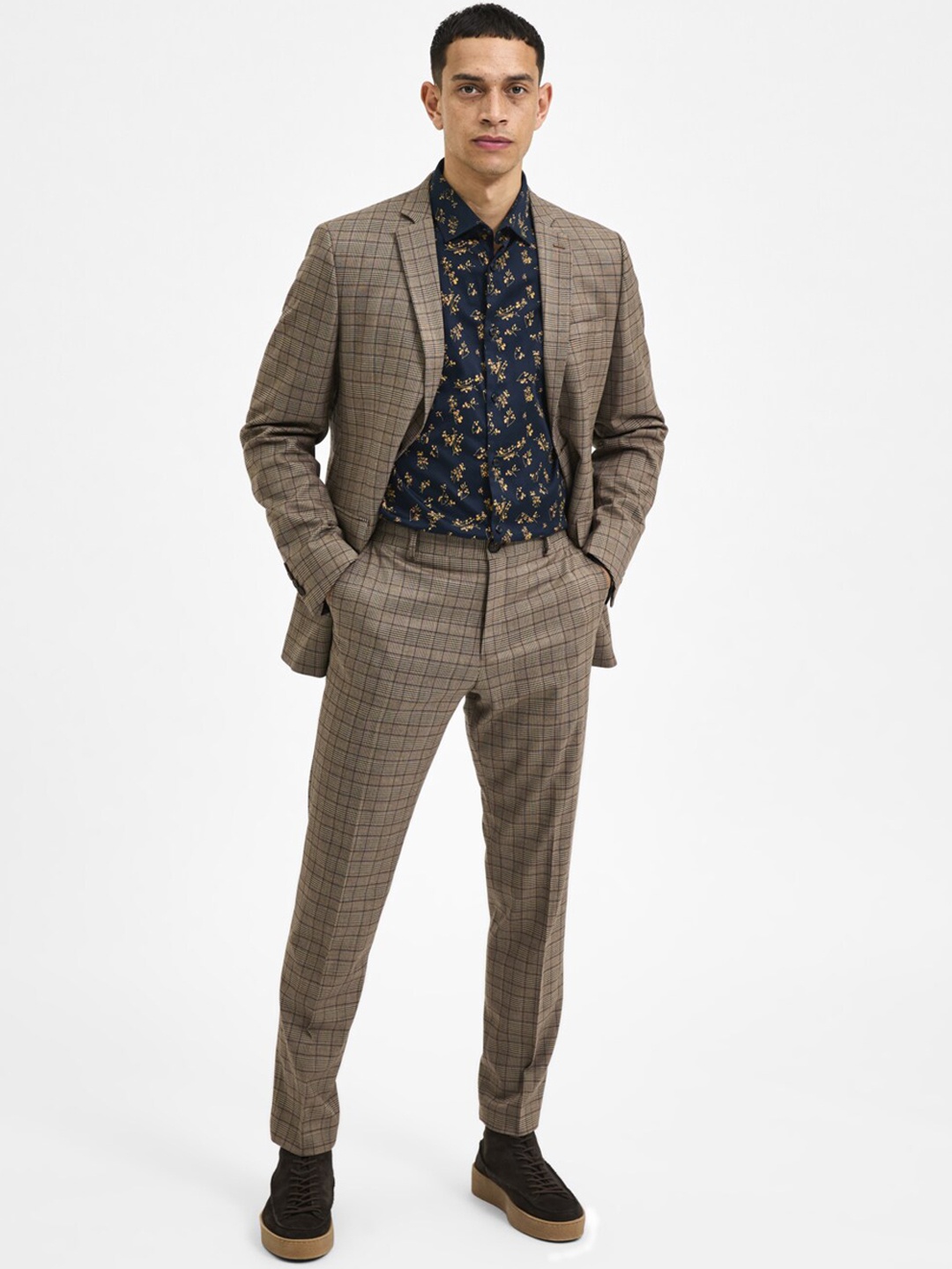 

SELECTED Men Brown Checked Slim Fit Mid -Rise Trousers