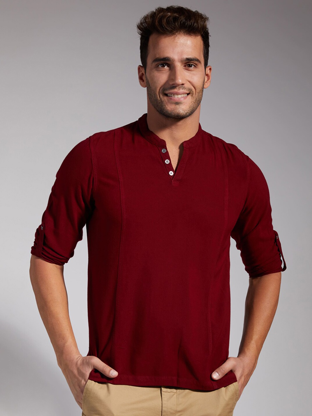 

IDENTITI Men Maroon Solid Henley Neck Roll-Up Sleeves Slim Fit T-shirt