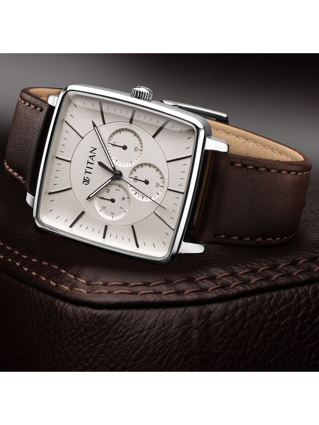 

Titan Men Silver-Toned Dial & Beige Leather Straps Analogue Watch