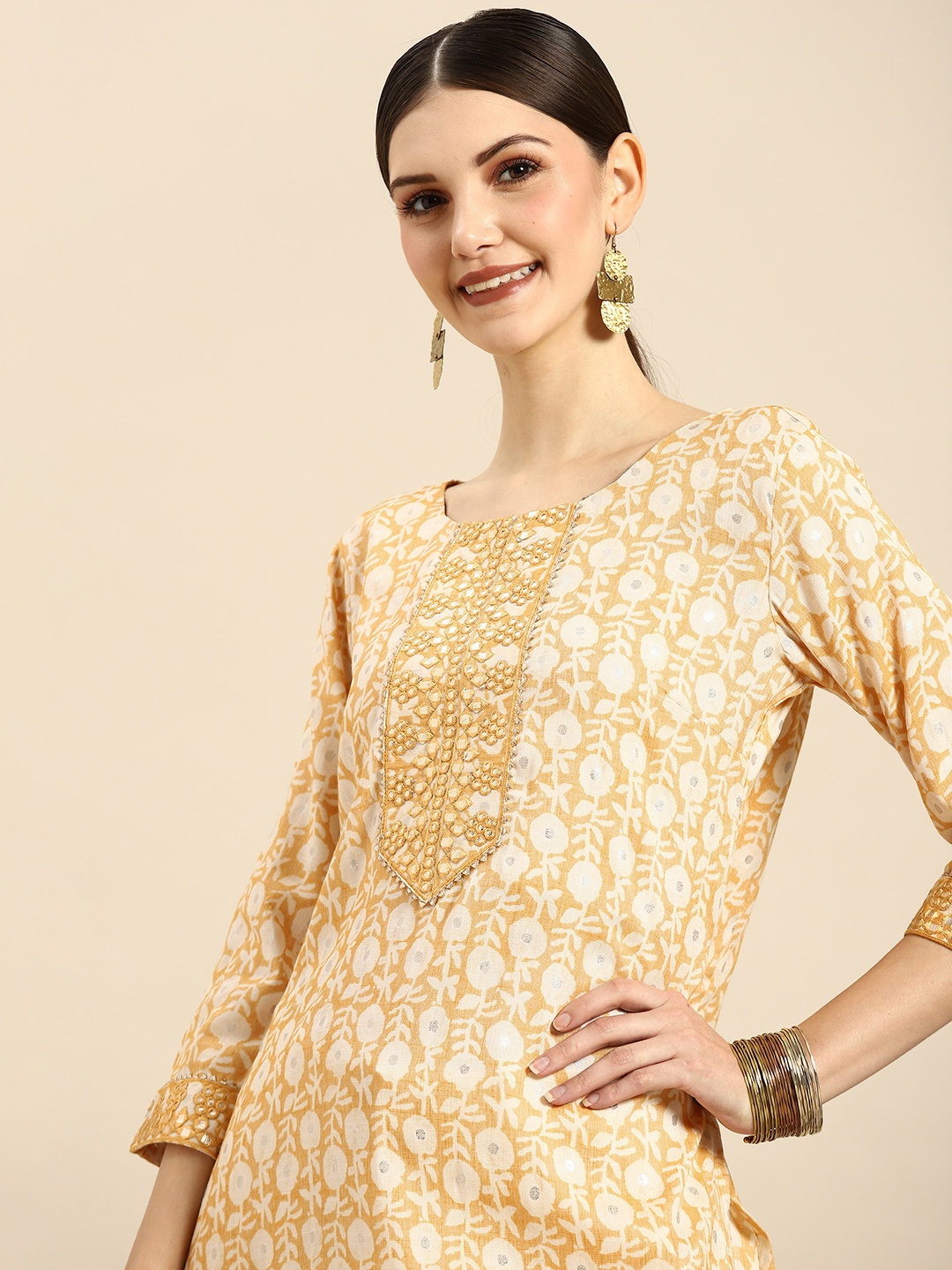 

Anouk Women Yellow & White Floral Foil Printed Gotta Patti Kurta