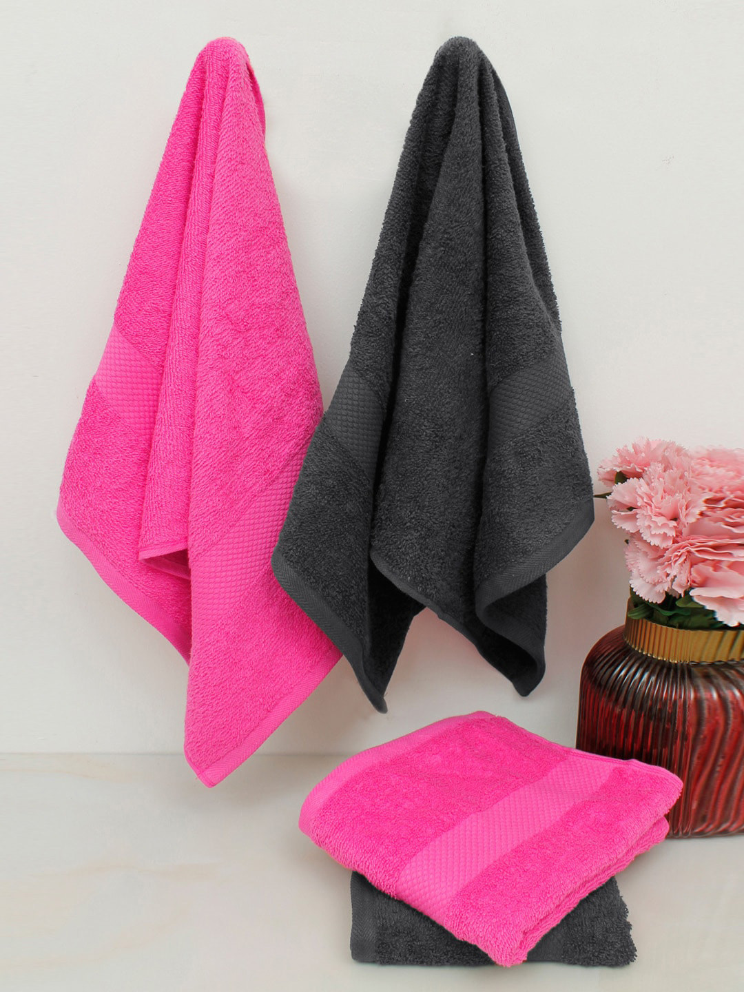 

AVI Living Black & Pink Set of 4 Solid 500 GSM Pure Cotton Hand Towels