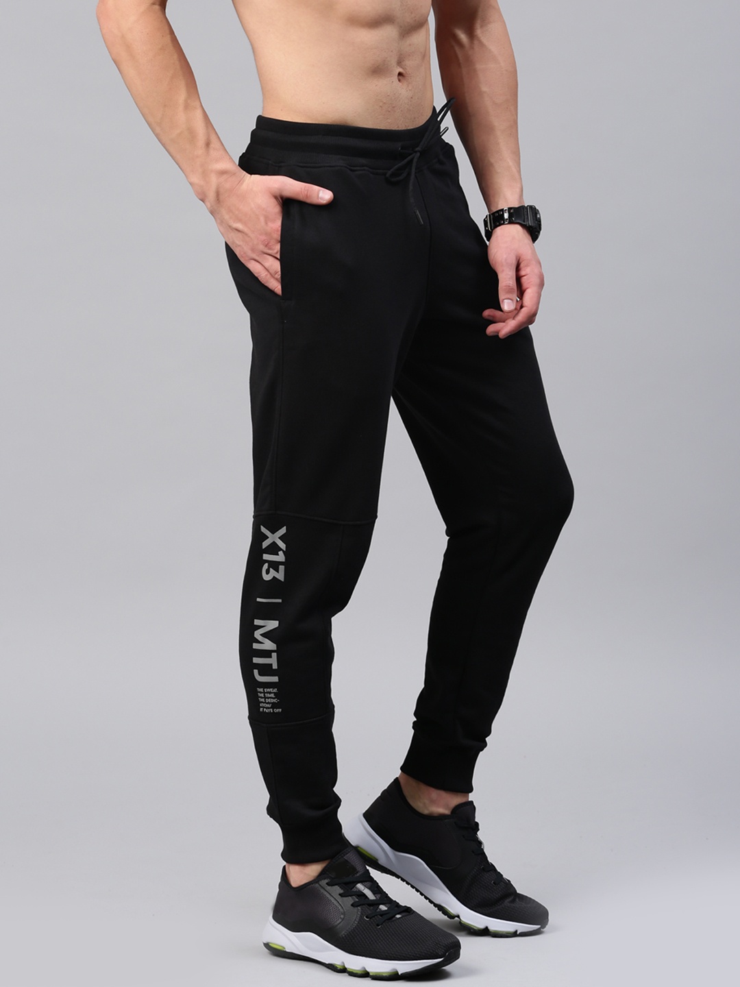 

HRX by Hrithik Roshan Men Jet Black Solid Regular Fit Bio-Wash Lifestyle Jogger