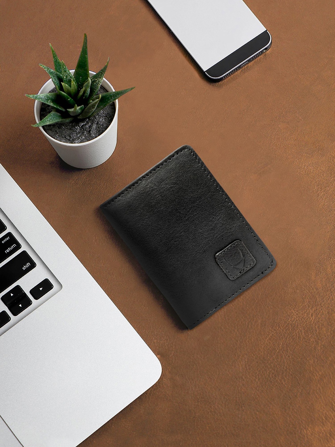 

Hidesign Men Black Leather Two Fold Wallet