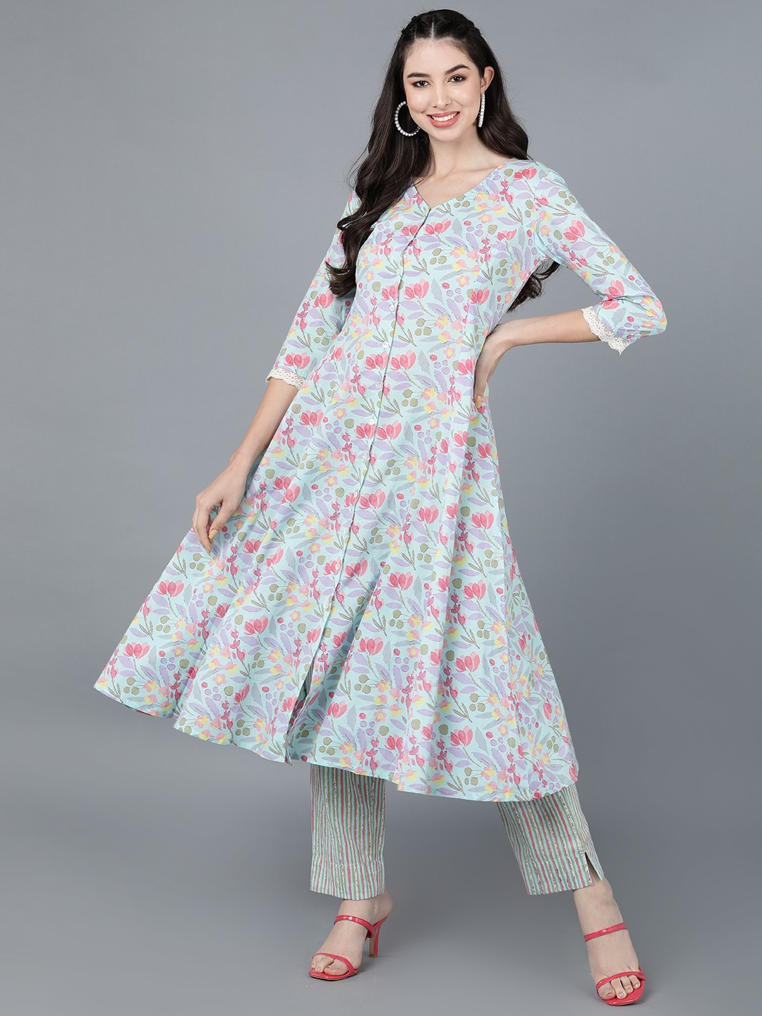 

AHIKA Women Blue & Pink Floral Printed Kurta
