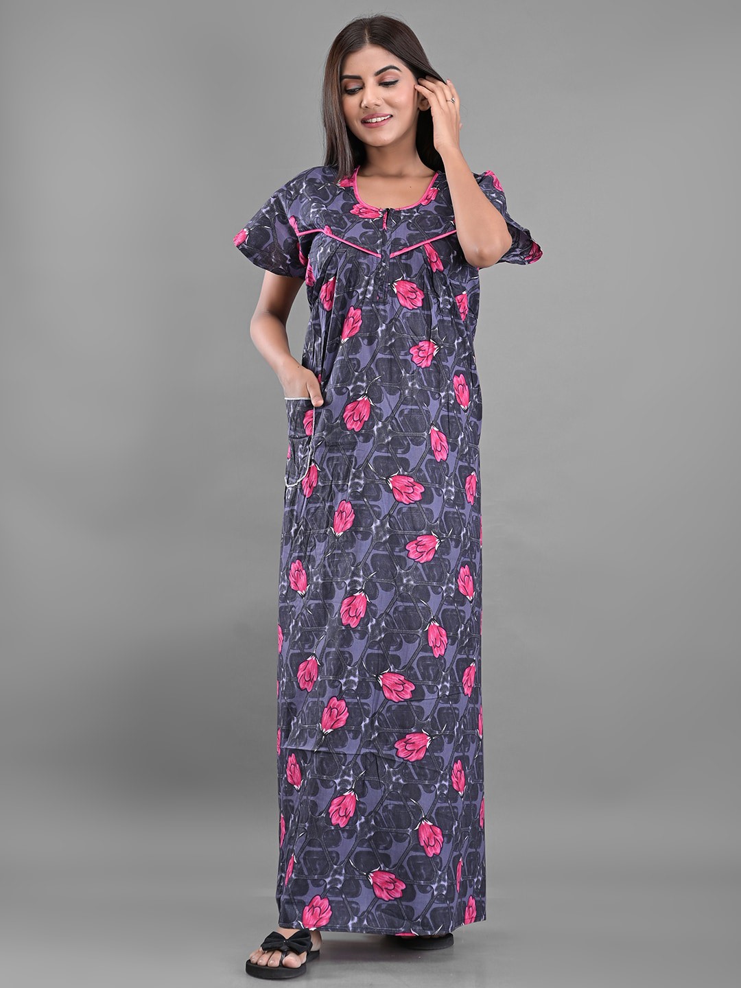 

Apratim Grey & Pink Floral Printed Pure Cotton Maxi Nightdress