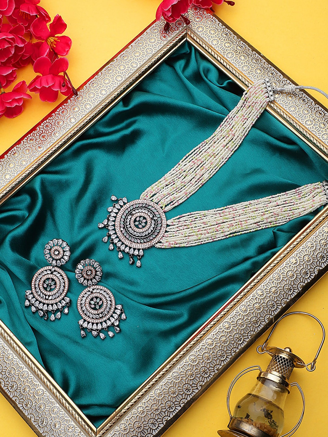 

STEORRA JEWELS Gold-Plated White & Blue Kundan-Studded & Beaded Jewellery Set