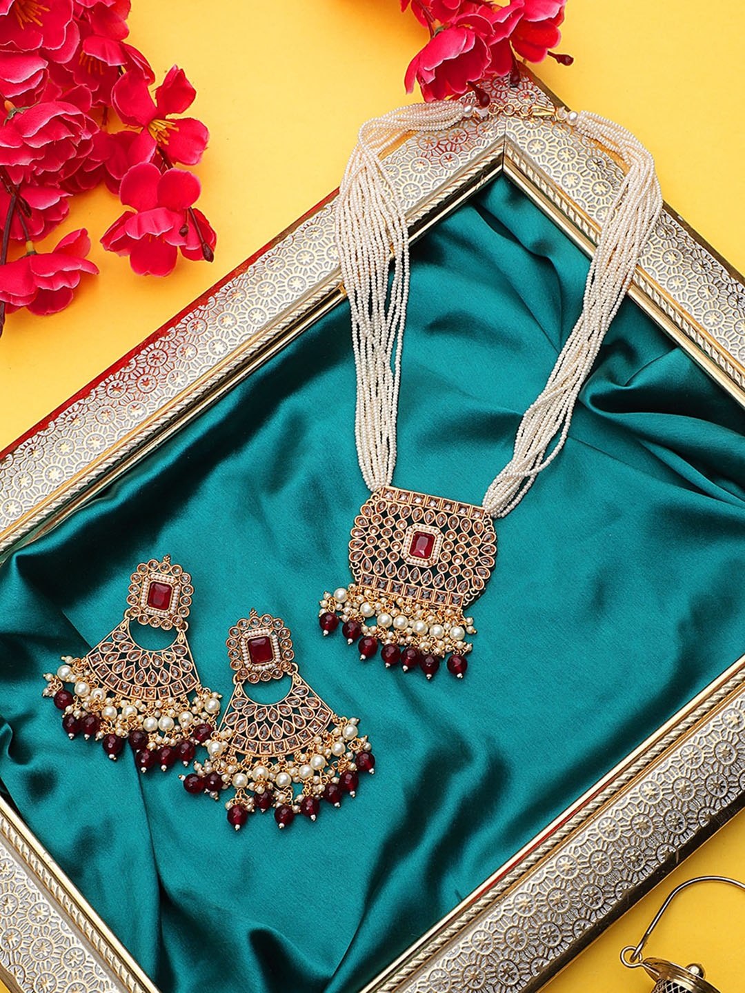 

STEORRA JEWELS Gold-Plated White & Red Kundan-Studded & Beaded Jewellery Set