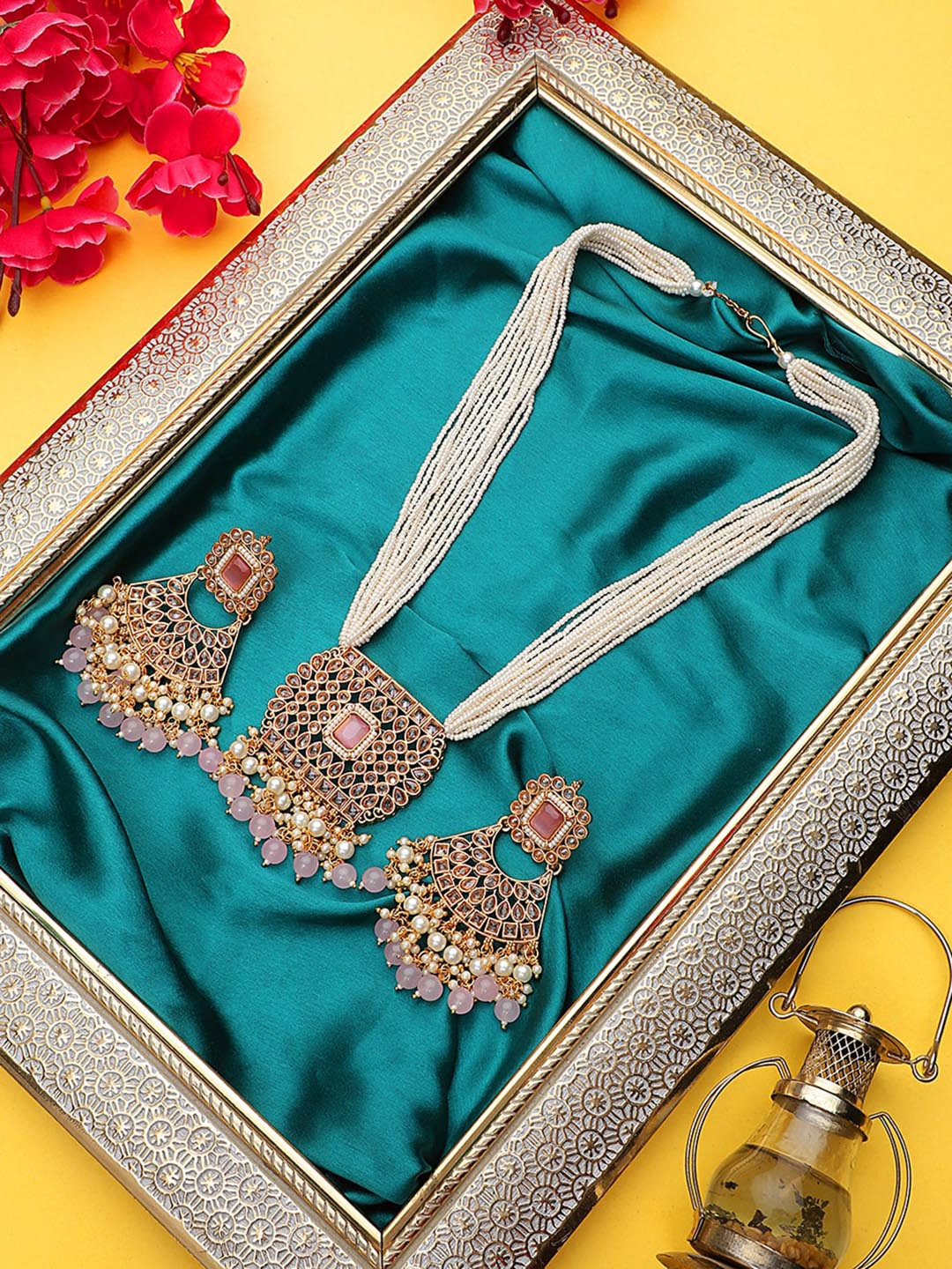

STEORRA JEWELS Gold-Plated White & Pink-Coloured Kundan-Studded & Beaded Jewellery Set