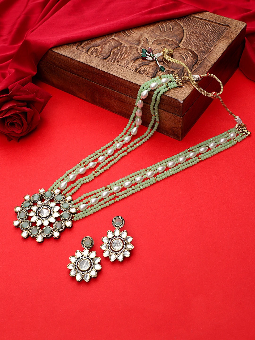 

STEORRA JEWELS Gold-Plated Light Green Kundan Studded & Beaded Jewellery Set