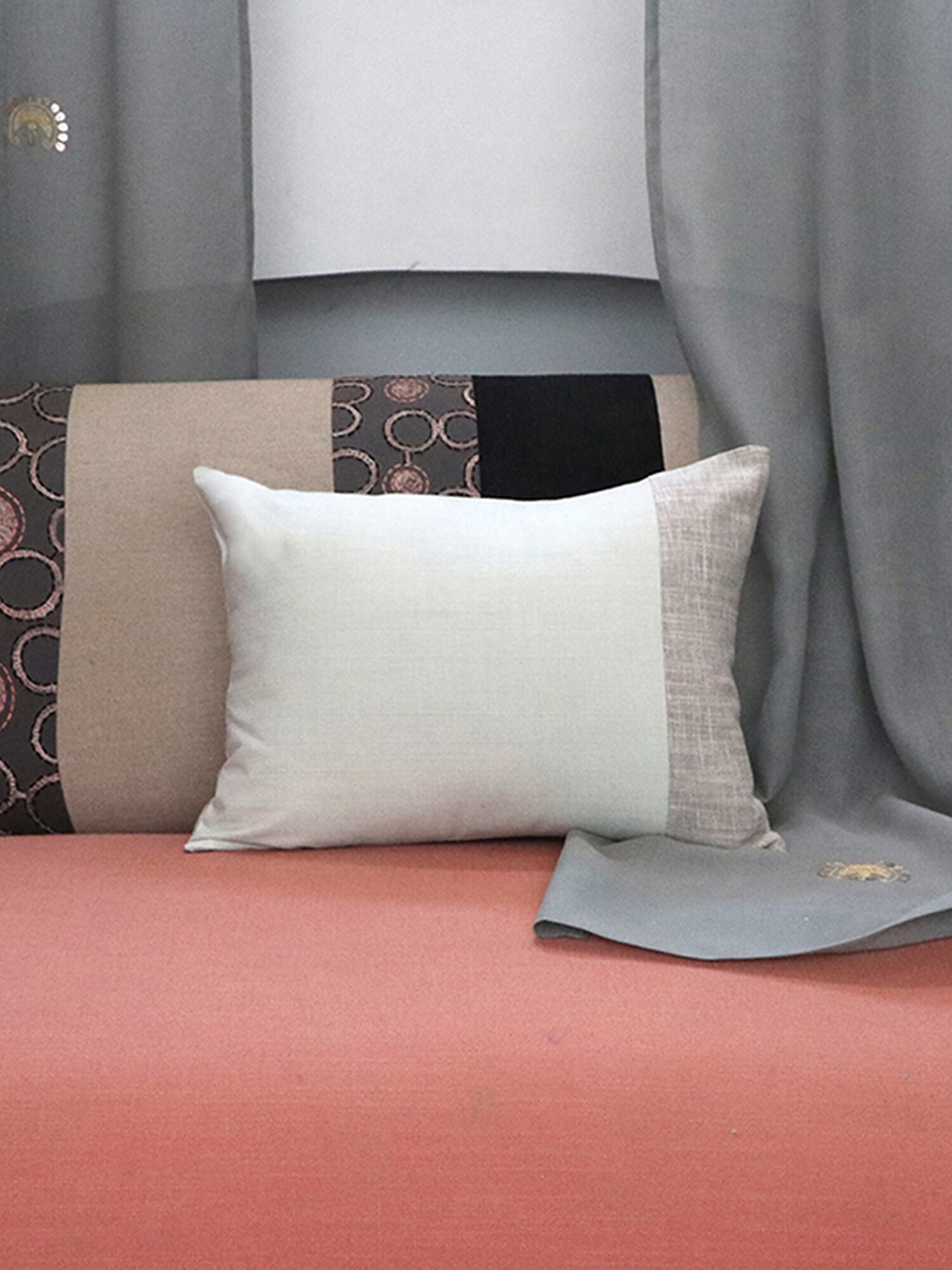 

ZEBA Off White & Grey Rectangle Cushion Covers