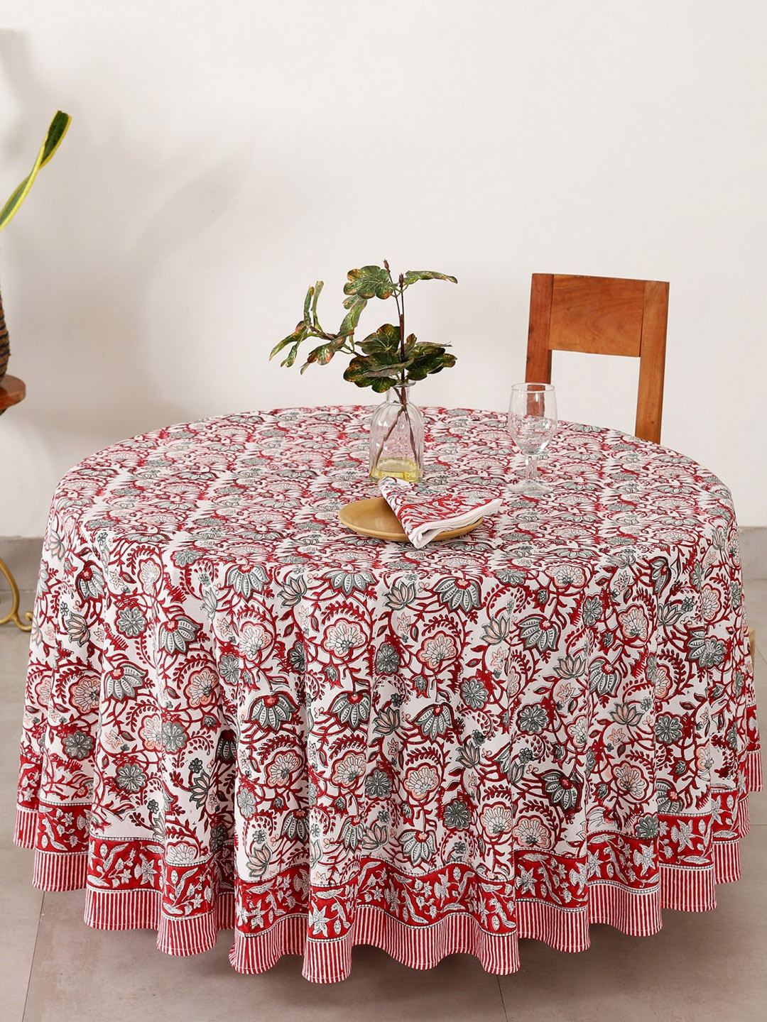

HANDICRAFT PALACE White & Red Floral Printed Round Table Cover with 4 Napkins