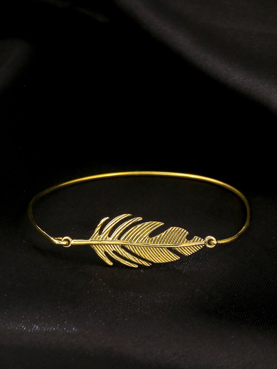 

kashwini Gold-Plated Leaf Shaped Adjustable Bangle