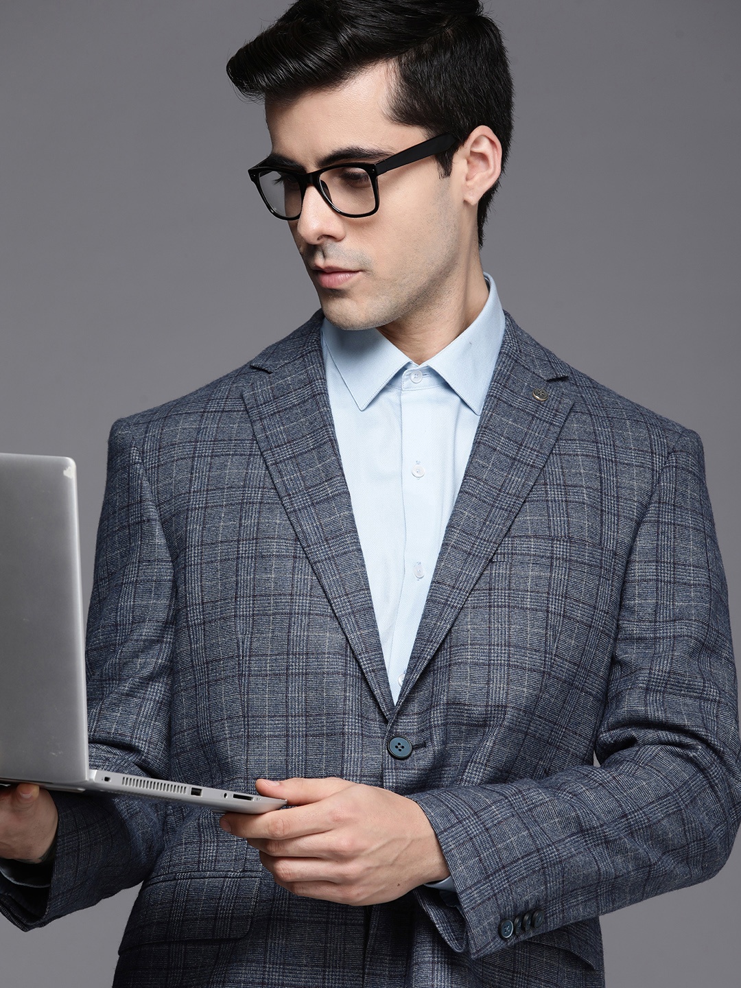 

Theme Men Blue & Black Checked Blazer