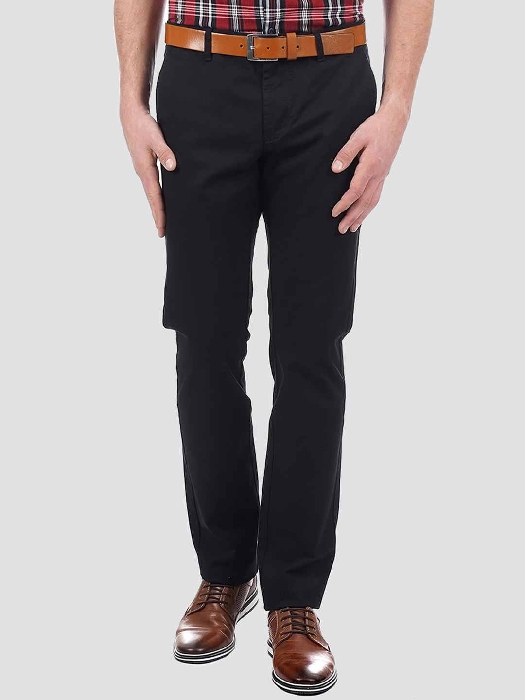 

LONDON FOG Men Black Low-Rise Chinos Trousers