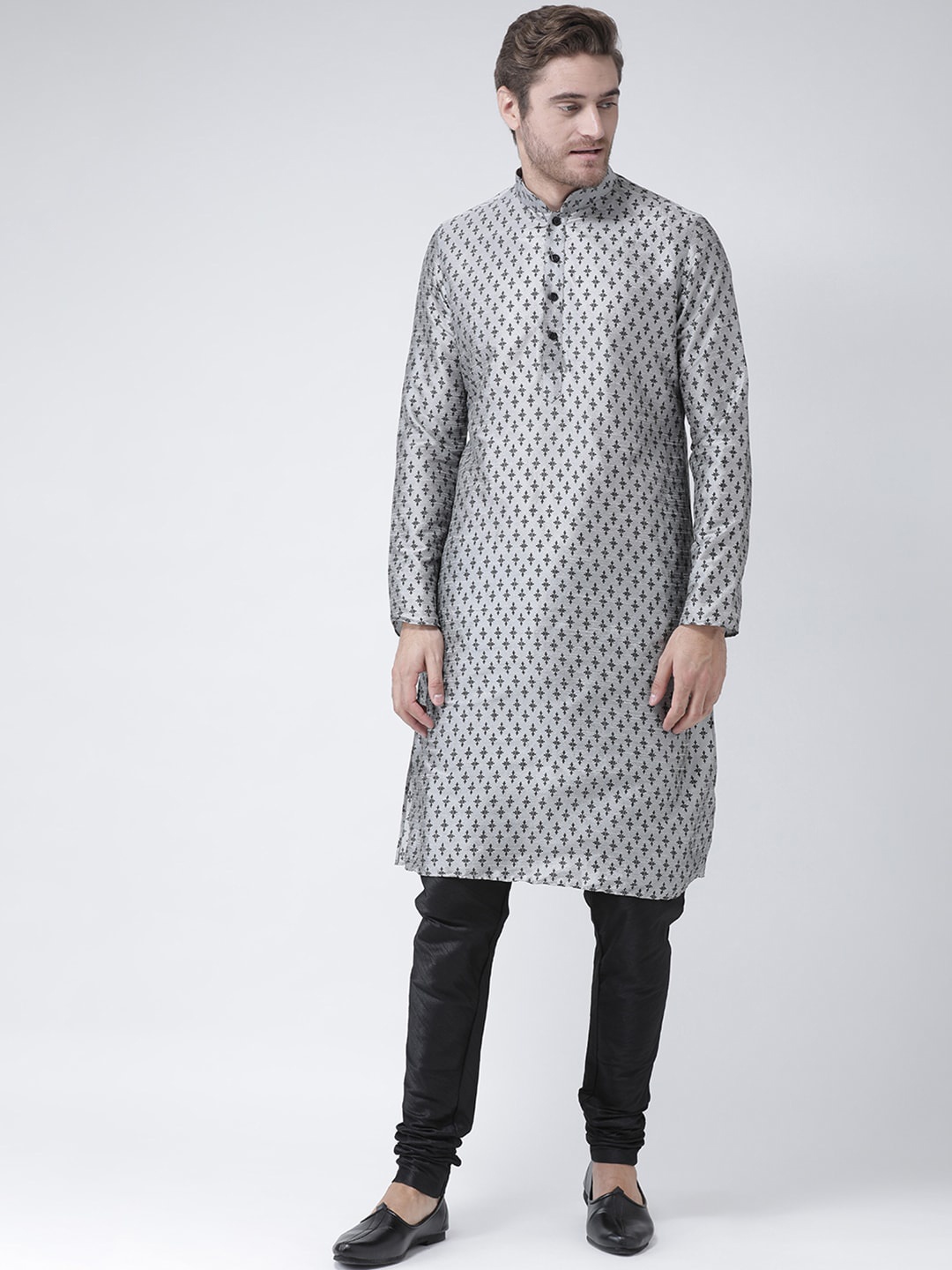 

DEYANN Men Silver-Toned Floral Dupion Silk Mandarin Collar Kurta with Pyjamas