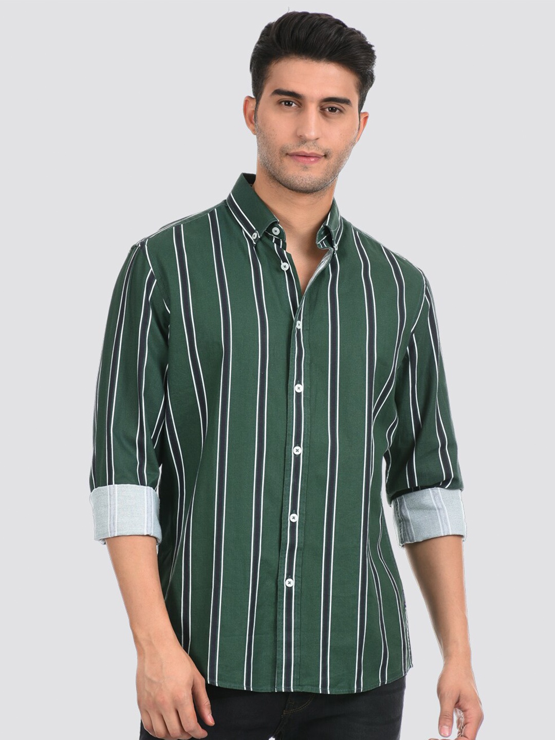 

LONDON FOG Men Green Striped Casual Shirt