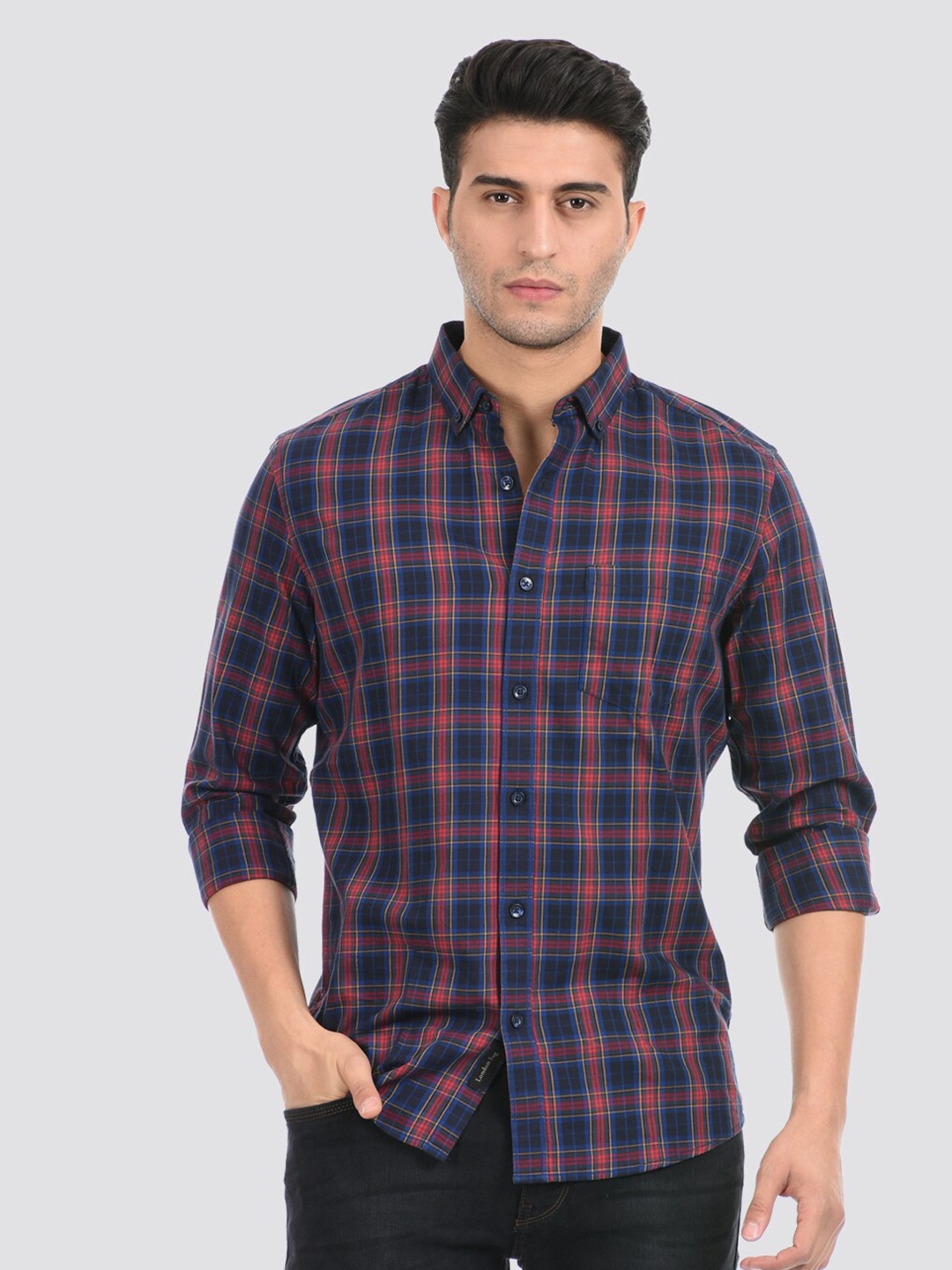 

LONDON FOG Men Blue Checked Casual Shirt