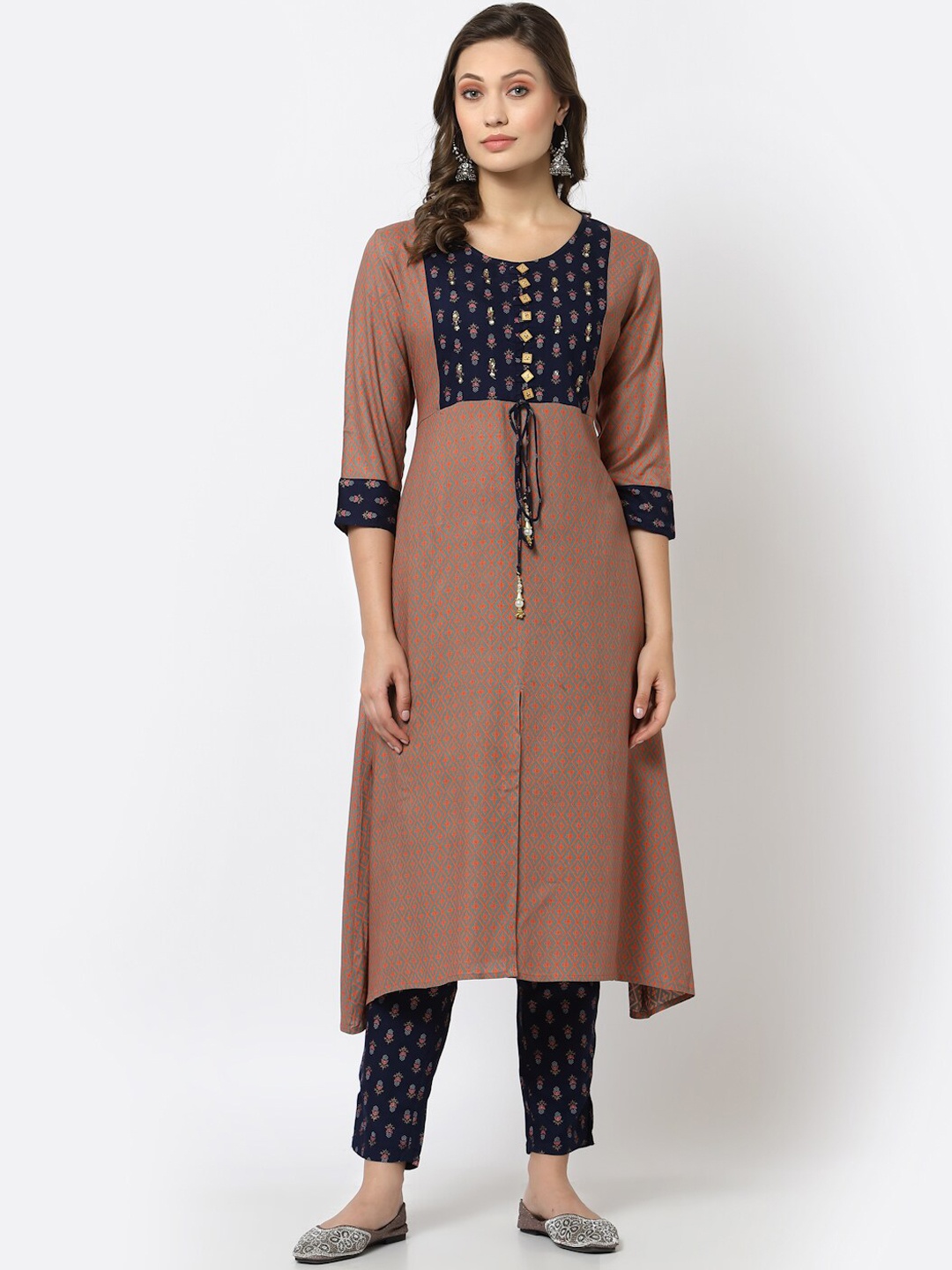 

YELLOW CLOUD Women Beige Ethnic Motifs Panelled Kurti with Trousers
